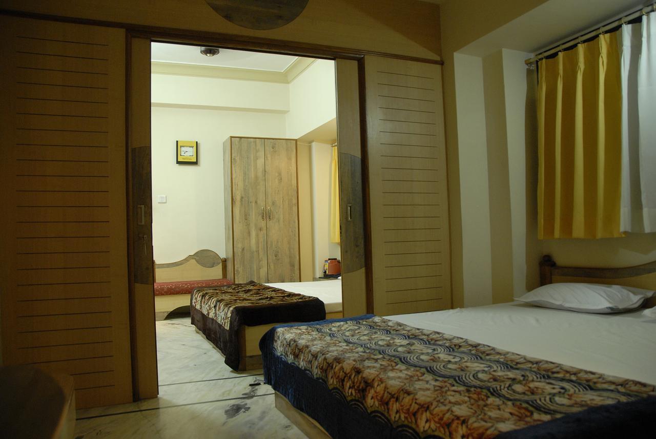 Hotel Vrinda Nāthdwāra Buitenkant foto