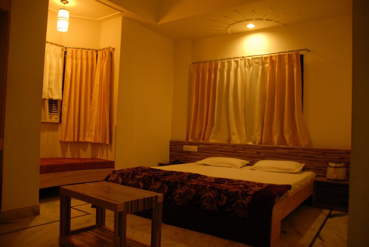 Hotel Vrinda Nāthdwāra Buitenkant foto