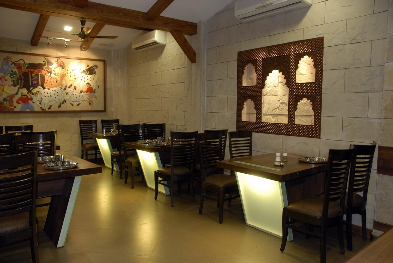 Hotel Vrinda Nāthdwāra Buitenkant foto