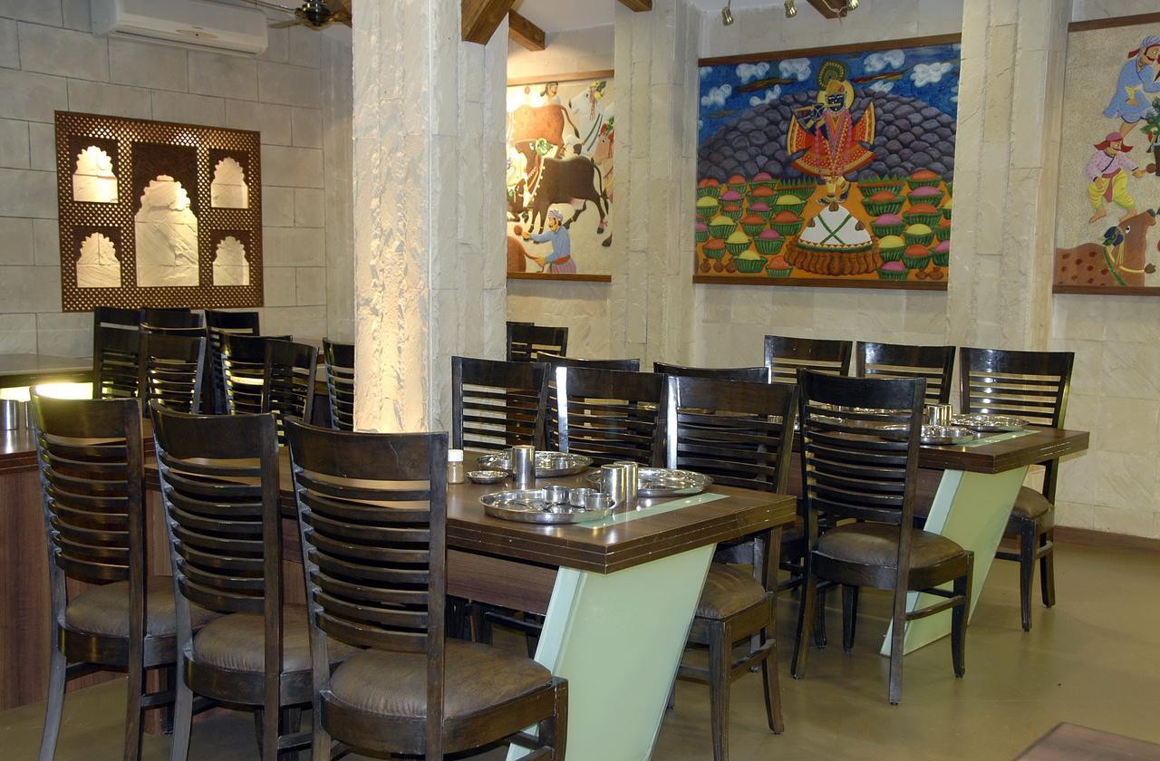 Hotel Vrinda Nāthdwāra Buitenkant foto