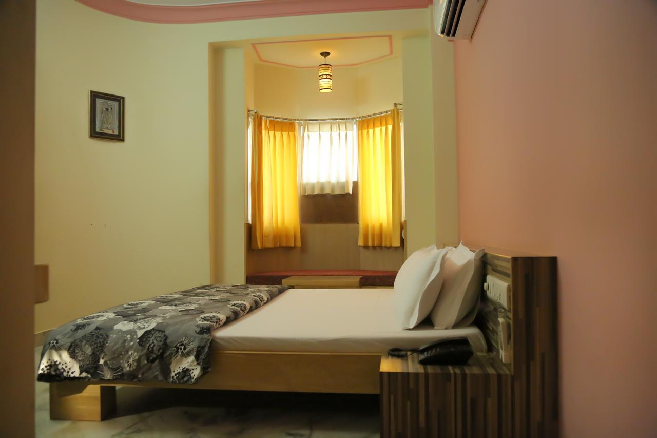 Hotel Vrinda Nāthdwāra Buitenkant foto