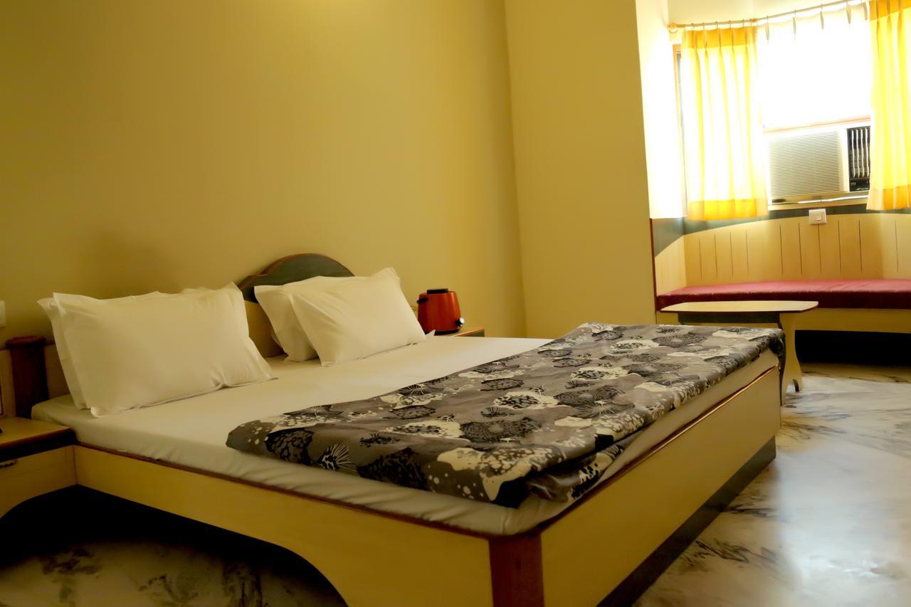 Hotel Vrinda Nāthdwāra Buitenkant foto